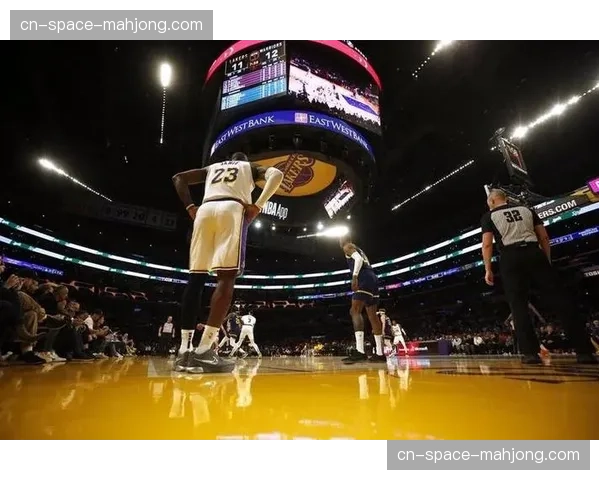 篮板球失守成为败因，勇士队内线短板在对阵湖人时暴露无遗。